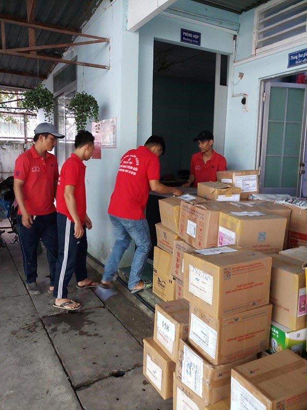 Hàng hóa được đóng gói cẩn thận ở nơi cũ và vận chuyển sang cơ sở mới an toàn