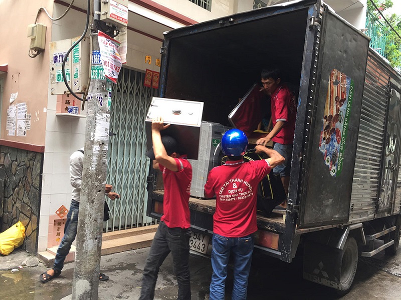 Nhân viên chuyển nhà Thành Hưng
